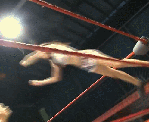 프로레슬링 선수 여자 VS 일반 성인 남자.gif | 인스티즈