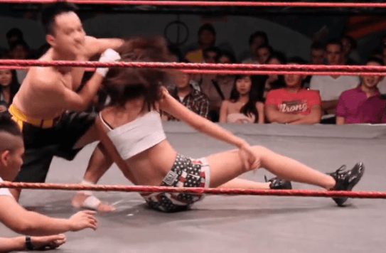 프로레슬링 선수 여자 VS 일반 성인 남자.gif | 인스티즈