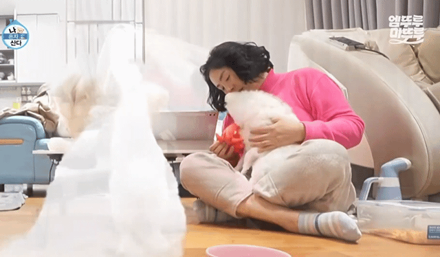 유기견센터에서 기안84 어머니 만나자마자 품에서 잠들고 입양 첫날부터 애교 넘치는 강아지 | 인스티즈