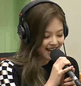 카톡 잘 씹을거같이 생겼는데 성격은 의외인 블랙핑크 제니.gif | 인스티즈