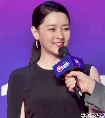 오늘자 이영애(2017 MAMA 레드카펫).gif | 인스티즈
