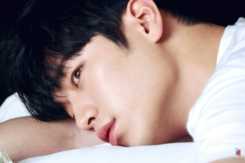 서강준은 눈이 캐리했다vs입술 포함 하관이 캐리했다 하나만 골라보는 달글 | 인스티즈