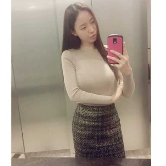 가슴이 커보이는 여성 옷소재 | 인스티즈