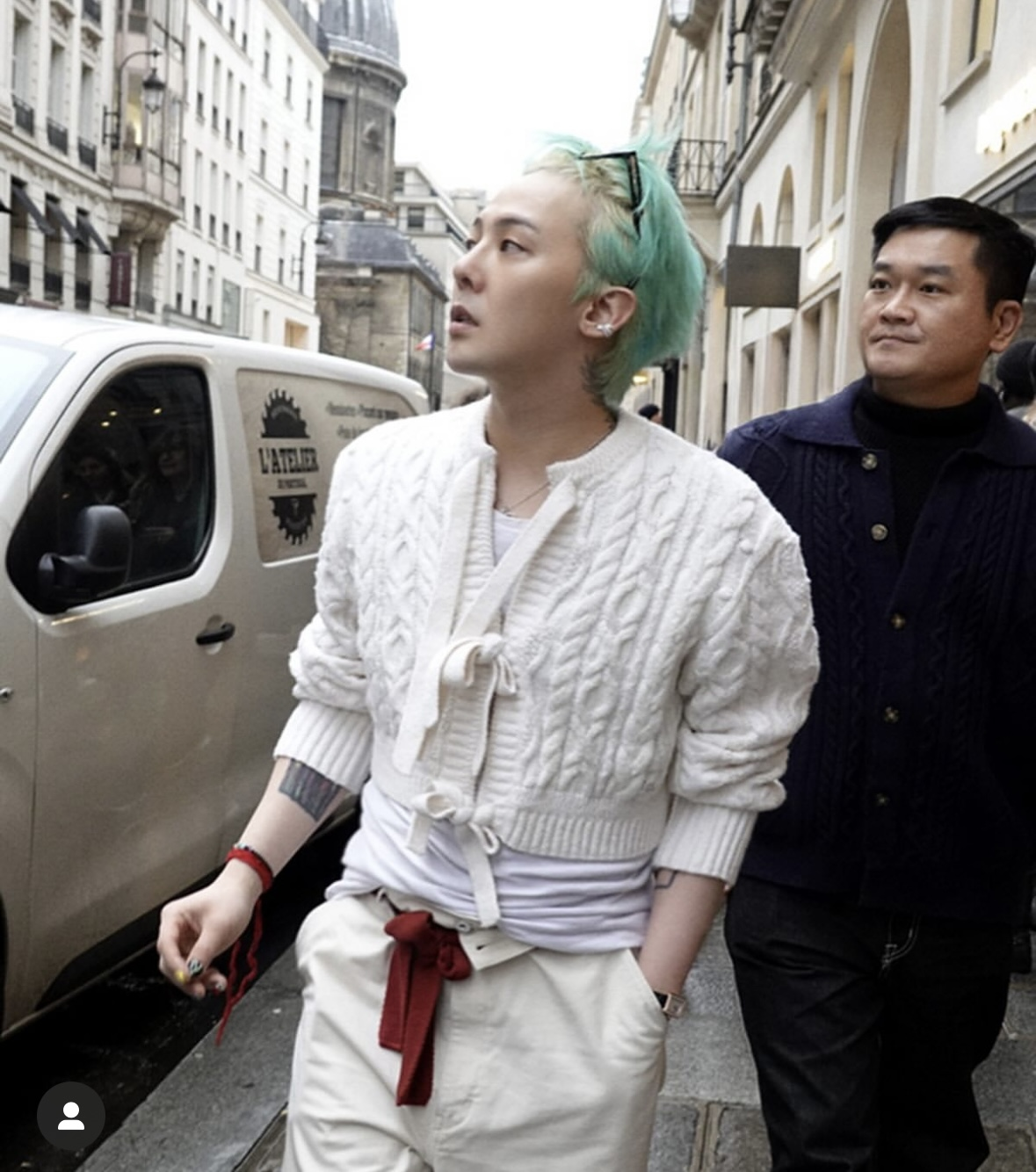 다시 예전처럼 다양하게 스타일링해서 입기 시작해 팬들한테 반응좋은 지드래곤 사복 근황.jpg | 인스티즈