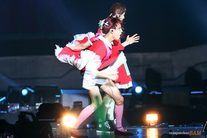 속바지 노출이 심각한 女 아이돌 (feat. 갓세븐) | 인스티즈