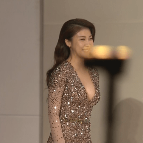 과감히 오픈한 하지원.gif | 인스티즈