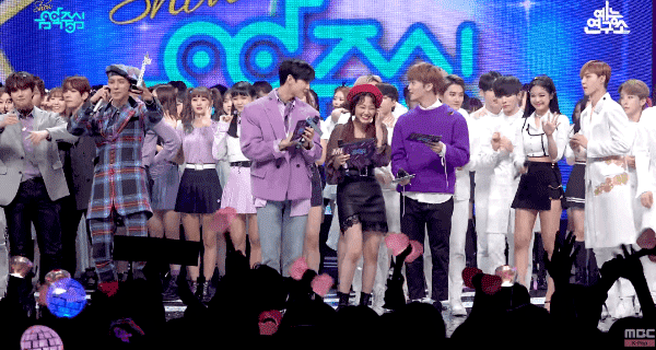 [엑소외] 제니의 거친 이동과 카이의 의식한 눈빛과 그걸 지켜보는 수호.gif | 인스티즈