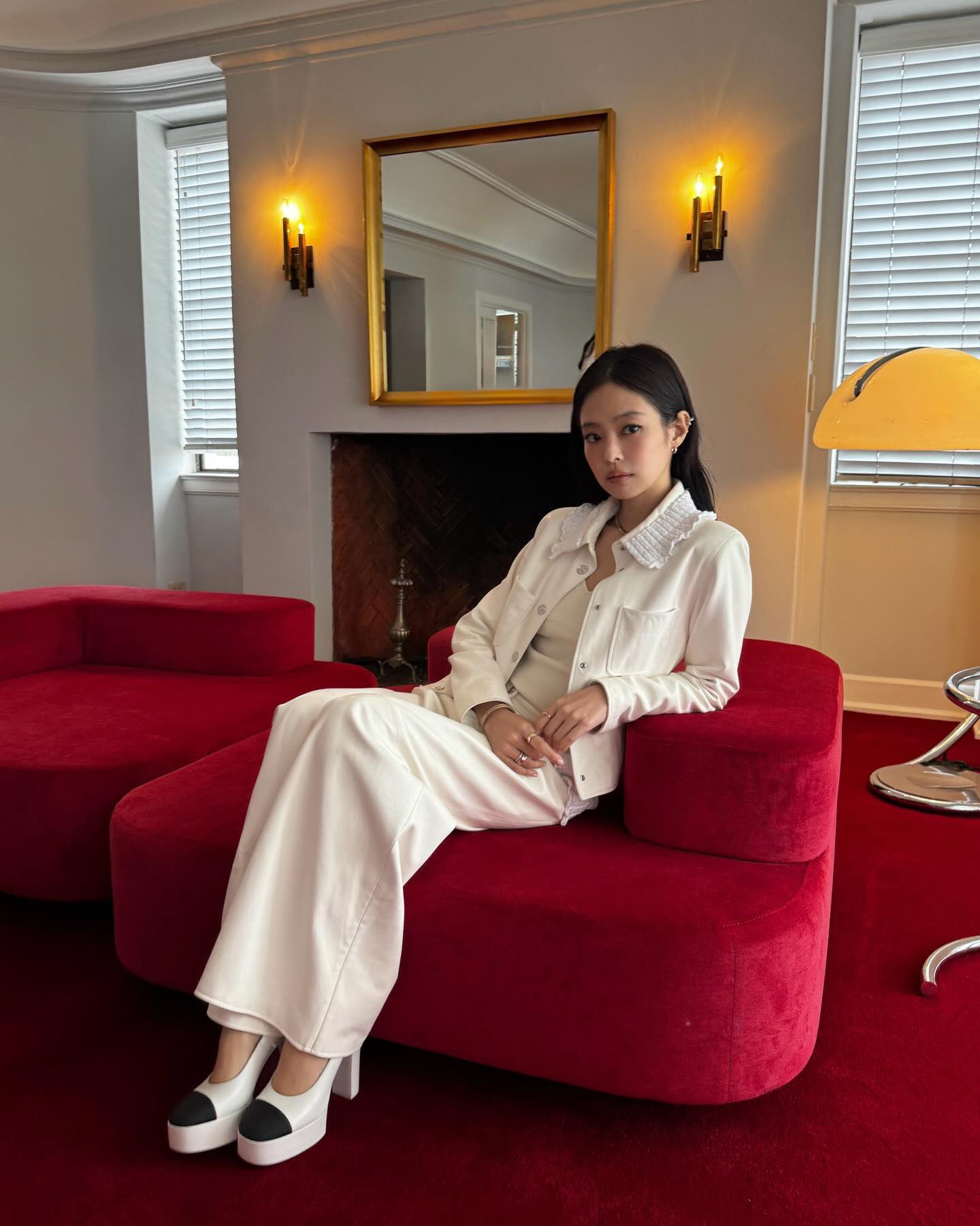 숨바꼭질 컨셉으로 촬영한 제니 2026 샤넬 코코크러쉬 캠페인 | 인스티즈