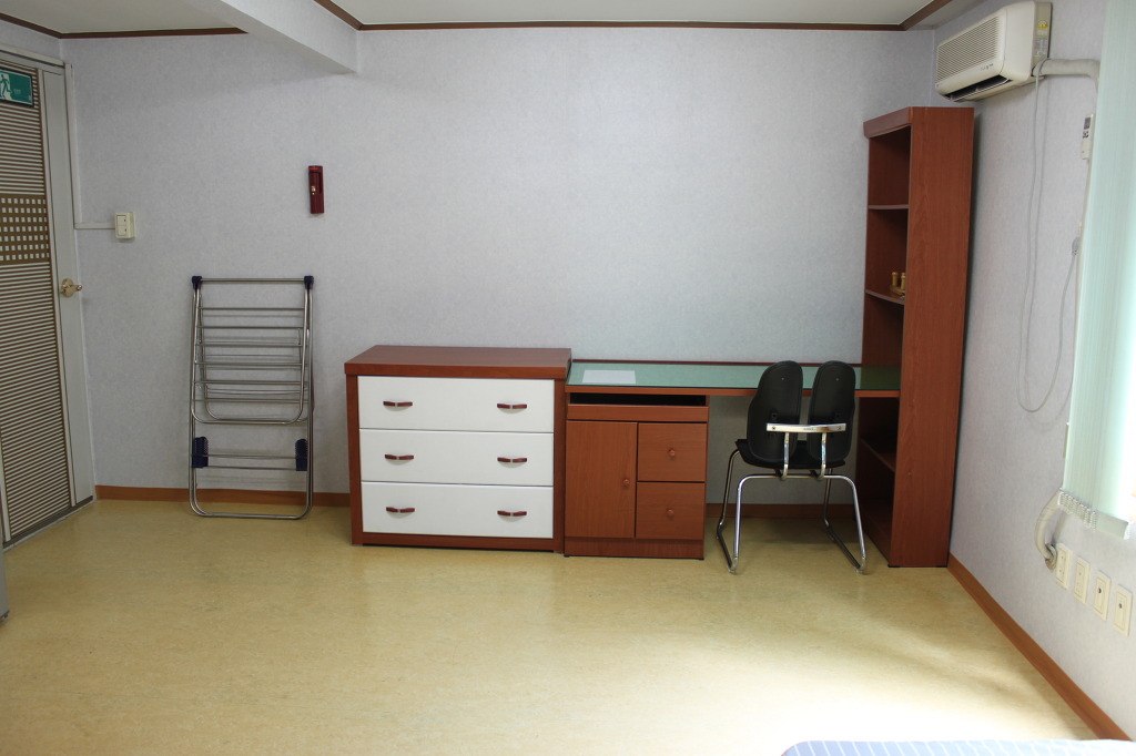 저장강박증 환자가 살고 나간 원룸(스압주의. 더러운 거 못보는 분들은 클릭 주의하시긔!) | 인스티즈