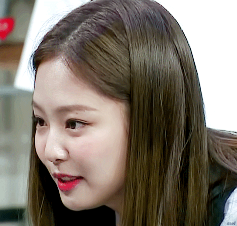 카톡 잘 씹을거같이 생겼는데 성격은 의외인 블랙핑크 제니.gif | 인스티즈