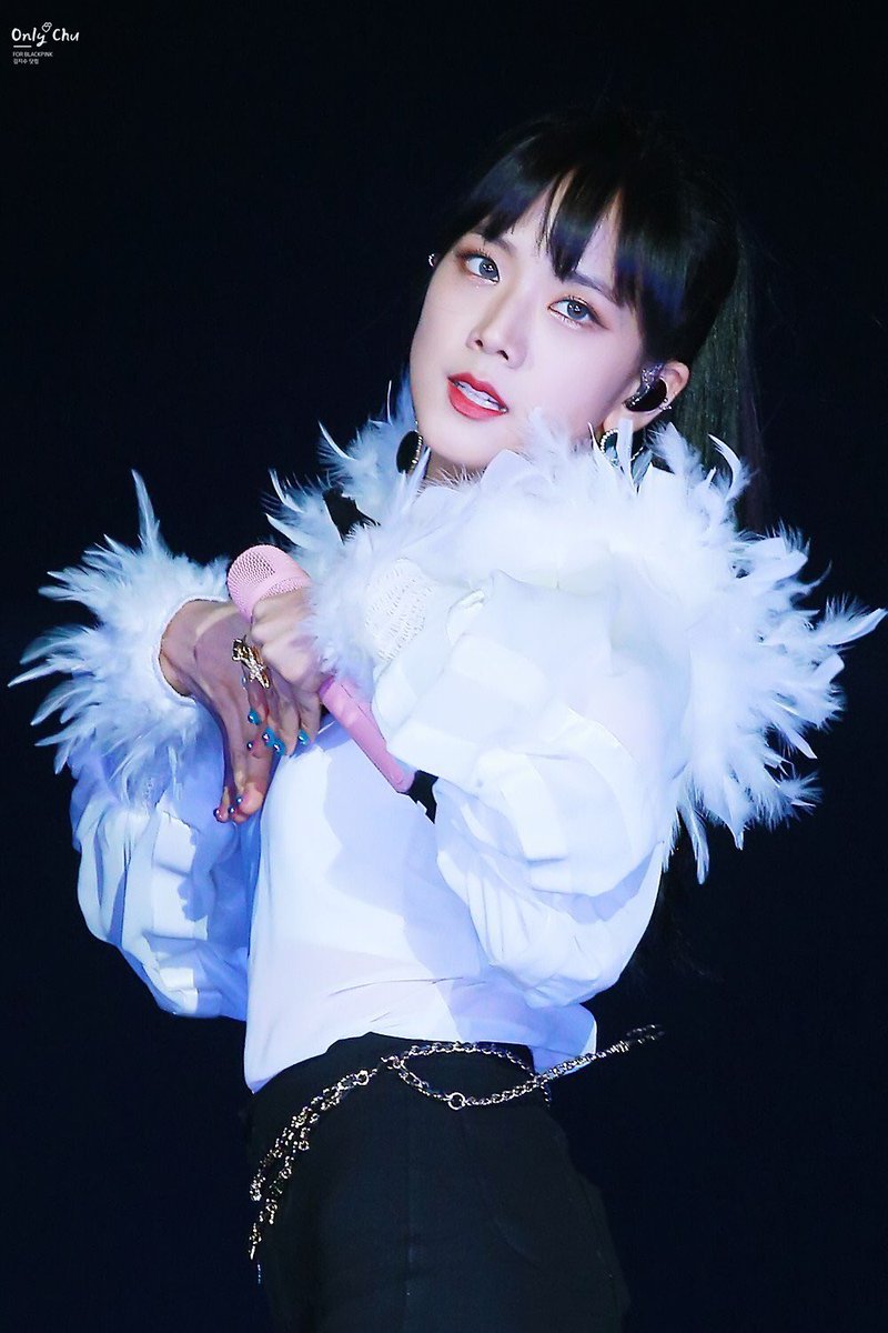 반묶음머리가 잘어울리는 블랙핑크 지수.jpgif | 인스티즈