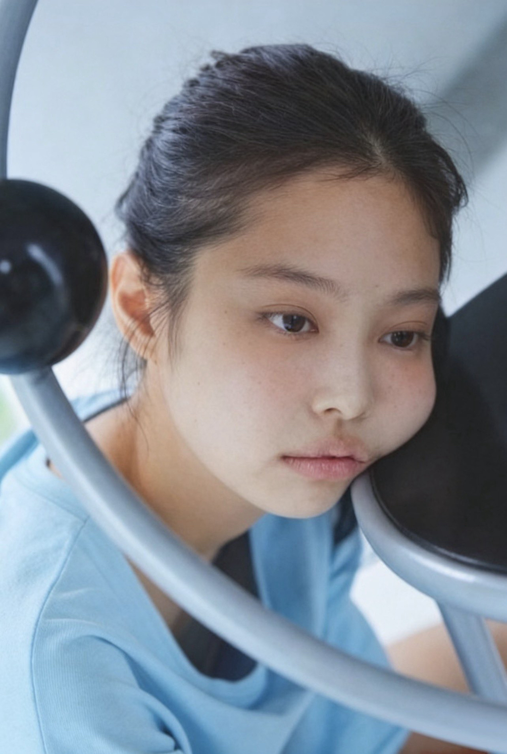 제니가 25살 시절로 사진전 연 이유.jpg | 인스티즈