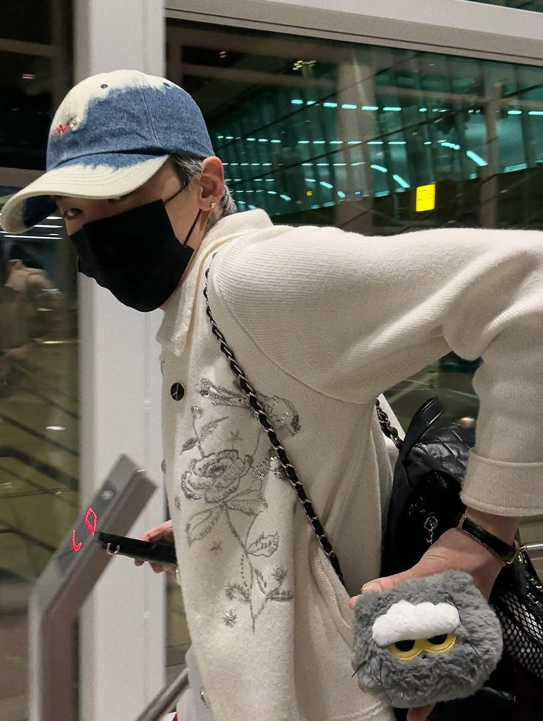 다시 예전처럼 다양하게 스타일링해서 입기 시작해 팬들한테 반응좋은 지드래곤 사복 근황.jpg | 인스티즈