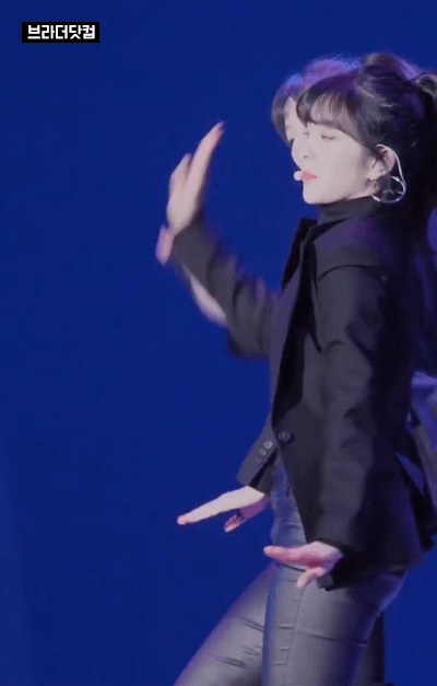 가죽바지 입은 아이린.gif | 인스티즈