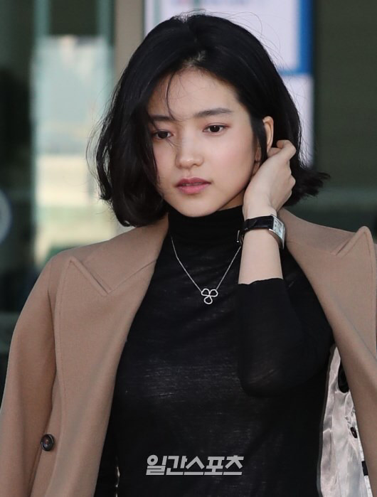 오늘자 뉴욕출국하는 단발로 머리 자른 김태리.jpg | 인스티즈