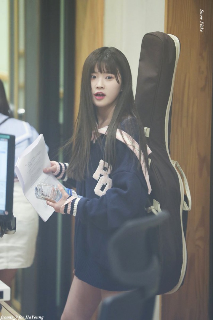 옆머리가 절대 움직이지 않는 아이돌 프로미스 송하영..jpg | 인스티즈