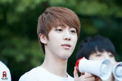 분위기 다른 데뷔초(22세) VS 현재(29세) 방탄 진 | 인스티즈