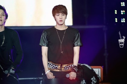 분위기 다른 데뷔초(22세) VS 현재(29세) 방탄 진 | 인스티즈