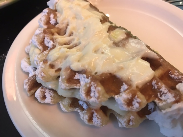 4명이서도 다 먹기 힘들다는 와플 세트...jpg | 인스티즈