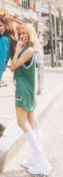 볼 때마다 놀라는 블랙핑크 리사 비율.jpg | 인스티즈