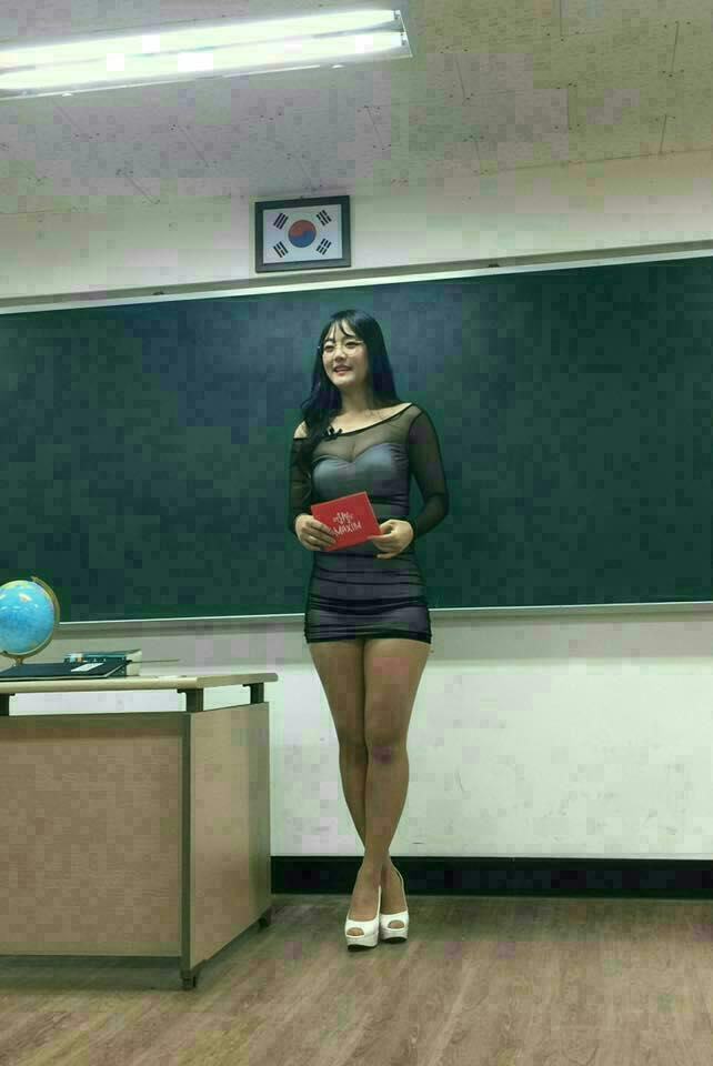 선생님이 야한(?)복장으로 수업하신다 | 인스티즈