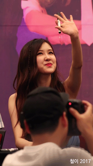 아침을 여는 로제 겨드랑이.GIF | 인스티즈