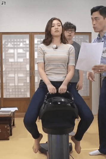 [마리텔] 조이 승마기계위에서 연기.gif | 인스티즈