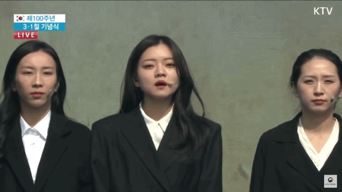 3·1절 기념식에서 '아리랑' 합창한 고아성과 항거 배우들.gif | 인스티즈