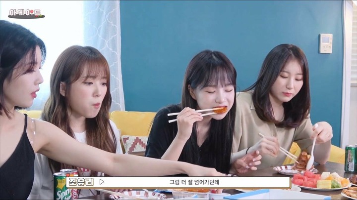 파인애플 피자 시켜먹는 이유 (feat. 아이즈원 조유리) | 인스티즈