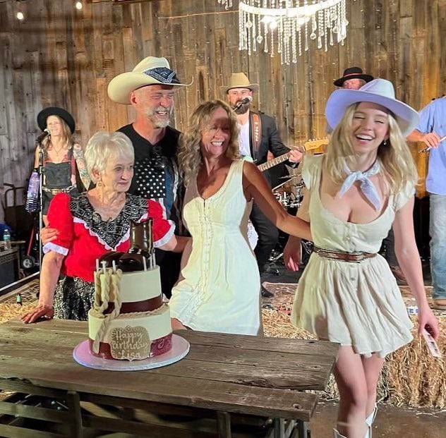 시드니 스위니 비판영상 좋아요 누른 해외셀럽들 | 인스티즈