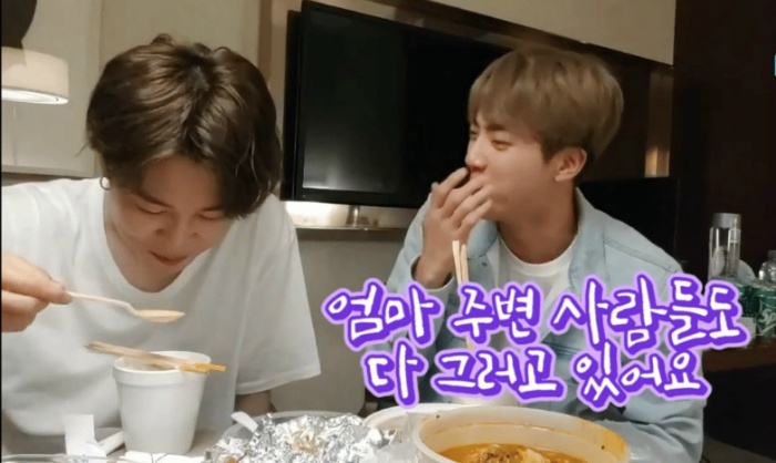 콘서트장에서 아들이 엄마를 못보는게 이상한 방탄소년단 진 어머니ㅋㅋ.jpgif | 인스티즈