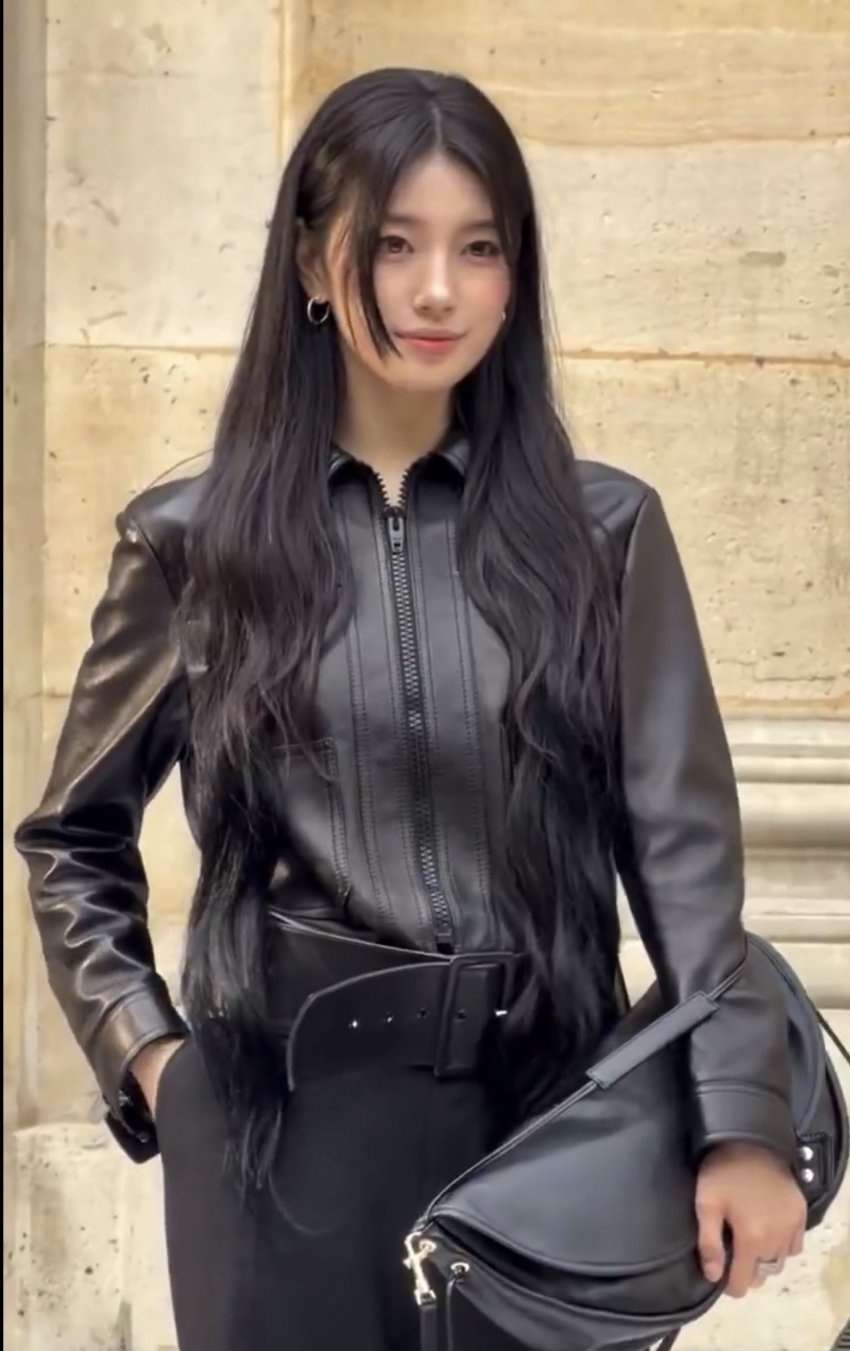 오늘자 프랑스에 나타난 수지..jpg | 인스티즈