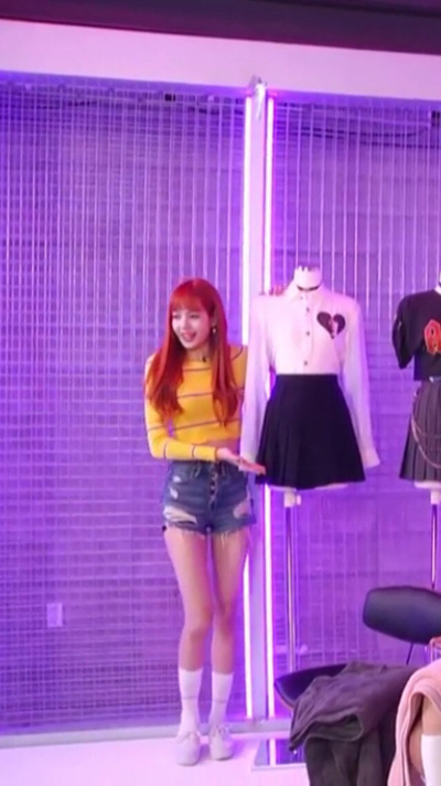 볼 때마다 놀라는 블랙핑크 리사 비율.jpg | 인스티즈