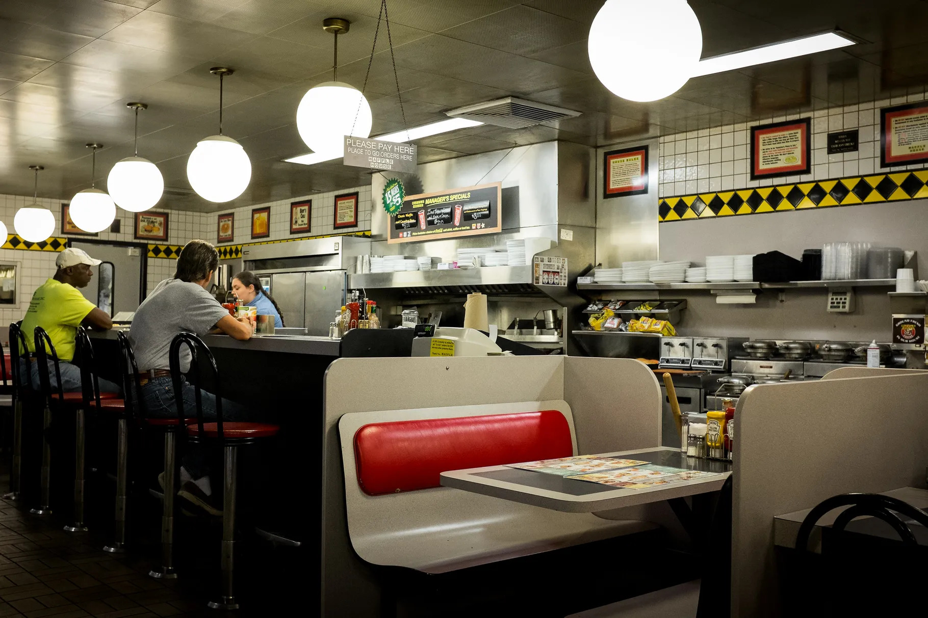 미국의 24시간 영업 식당 와플하우스 .jpeg | 인스티즈