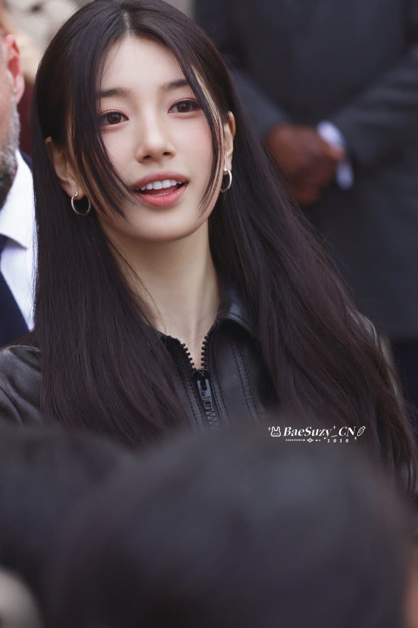 오늘자 프랑스에 나타난 수지..jpg | 인스티즈