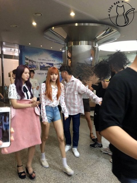 볼 때마다 놀라는 블랙핑크 리사 비율.jpg | 인스티즈