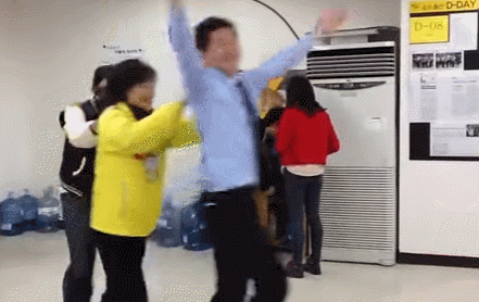 [문재인대통령] 대통령님!!! 몸치라는 소문이 있던데요!!!!.GIF | 인스티즈