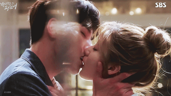 그렇게 수위높은 장면도 아닌데 이상하게 야하게 느껴지던 드라마 키스신 장면들(feat.키스 장인).gif | 인스티즈