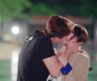 그렇게 수위높은 장면도 아닌데 이상하게 야하게 느껴지던 드라마 키스신 장면들(feat.키스 장인).gif | 인스티즈