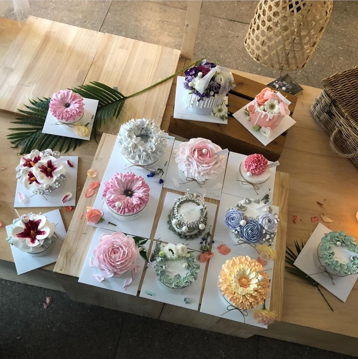 1평짜리 가게에서 시작해서 건물주까지 됐다는 생크림 꽃 케이크.gif | 인스티즈