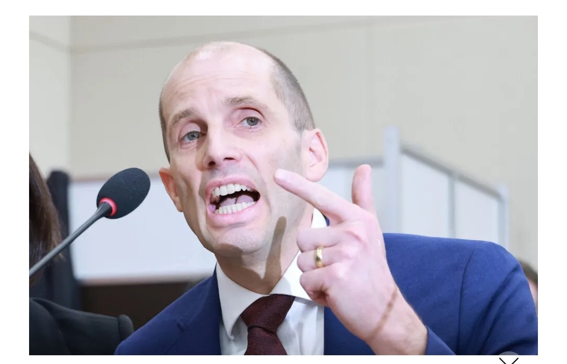 동시통역기 착용 거부하는 쿠팡 대표 | 인스티즈