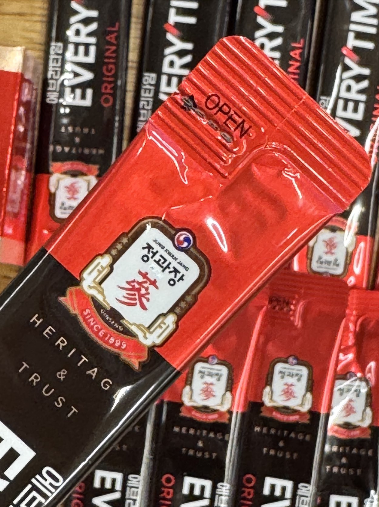 10대 조카가 나 과장 달았다고 코묻은 돈 모아 사준 정관장... | 인스티즈