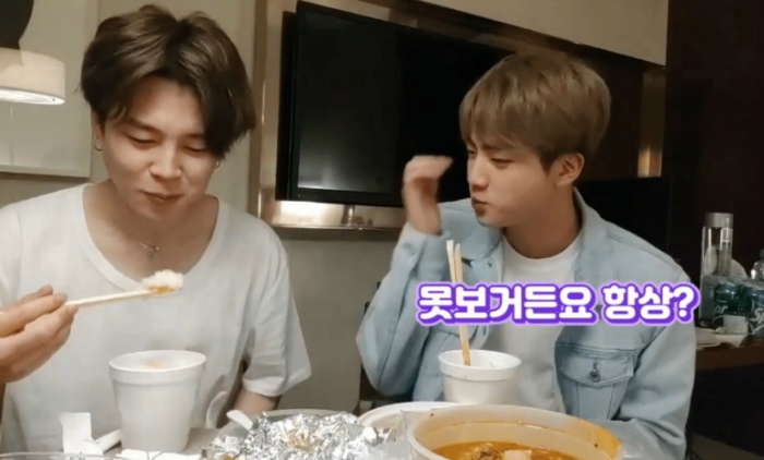 콘서트장에서 아들이 엄마를 못보는게 이상한 방탄소년단 진 어머니ㅋㅋ.jpgif | 인스티즈