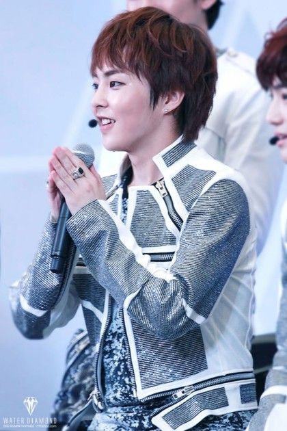 엑소 시우민 데뷔초에 27일만에 나타나서 팬들 뒤집어졌던 날 | 인스티즈