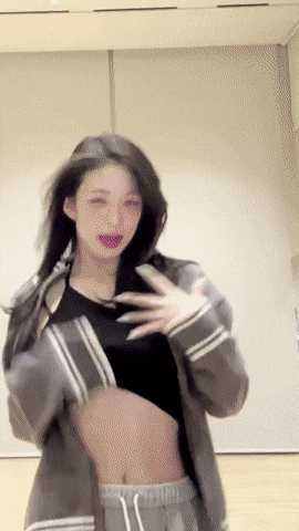 은근 섹시했던 프로미스나인 이채영 츄리닝.gif | 인스티즈