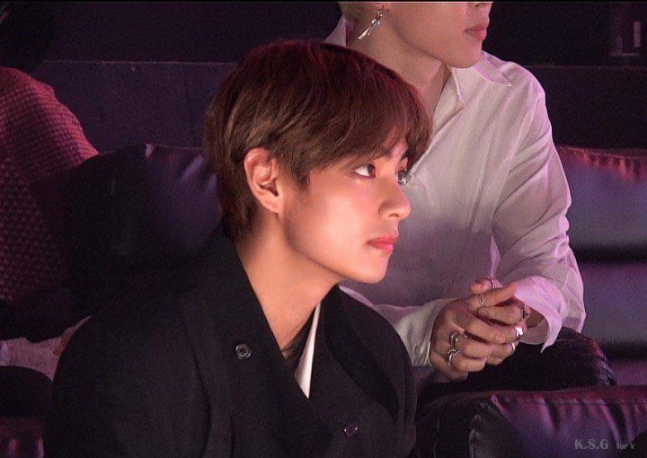 사진으로 체감하는 방탄소년단 뷔의 실물 느낌 | 인스티즈
