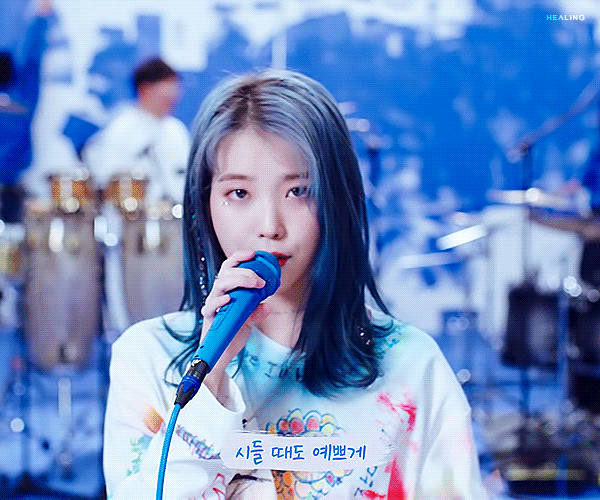 IU - Blueming 라이브🎤🎤(밴드ver.) + Live Clip (2019 IU Tour Concert 'Love, poem') | 인스티즈