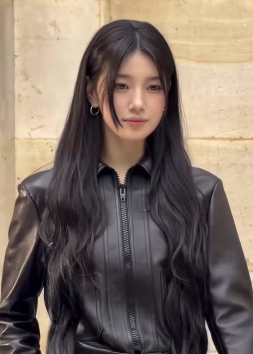 오늘자 프랑스에 나타난 수지..jpg | 인스티즈