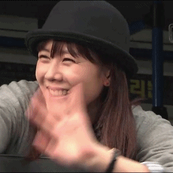 손예진 눈웃음 모음.gif | 인스티즈