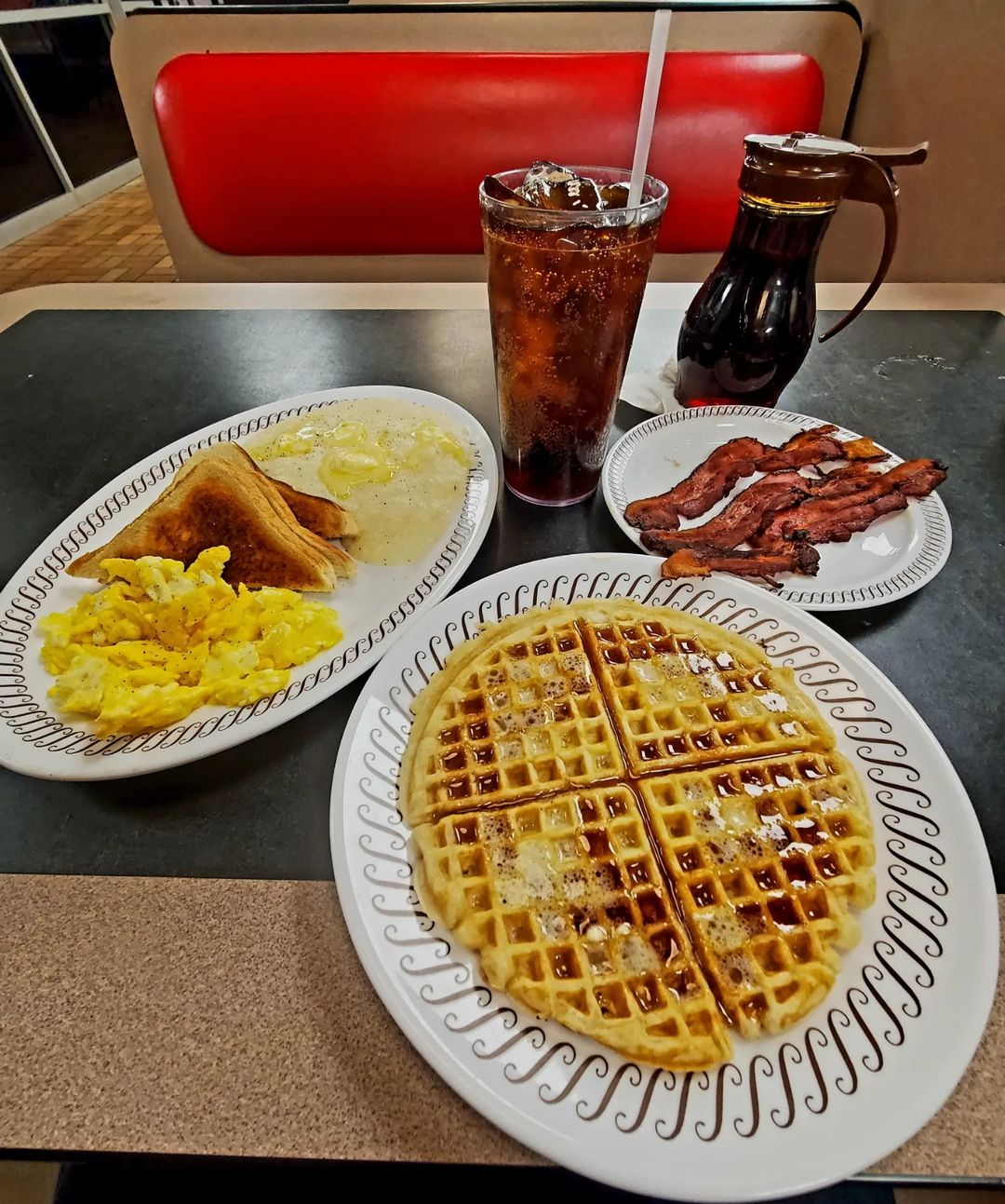 미국의 24시간 영업 식당 와플하우스 .jpeg | 인스티즈